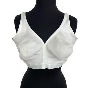 Cacique Size 44DDD white‎ bra. No underwire. Not padded. Full coverage. Comfort.